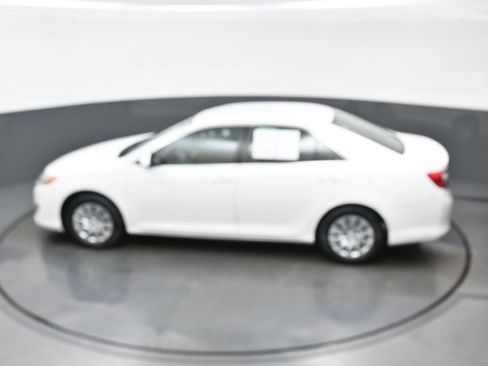 Used 2014 Toyota Camry LE FWD image 34