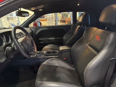 Used 2014 Dodge Challenger R/T image 9