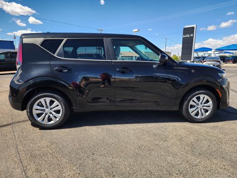 Used 2023 Kia Soul LX image 4