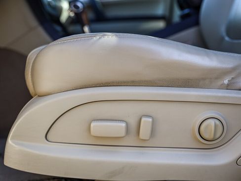 Used 2011 Buick Enclave CXL FWD image 27