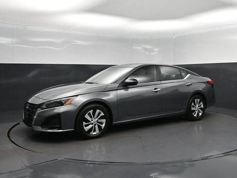 Used 2025 Nissan Altima 2.5 S FWD image 3