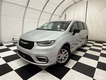 Used 2024 Chrysler Pacifica Touring-L