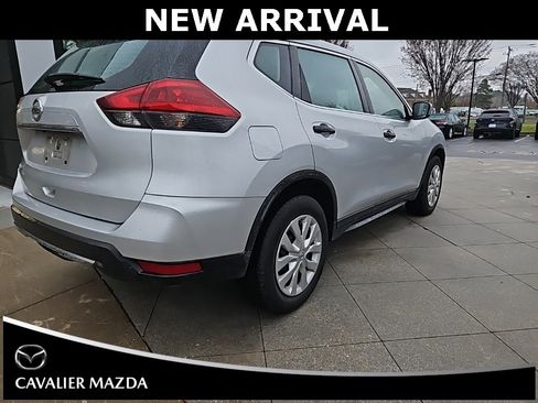 Used 2019 Nissan Rogue S image 3