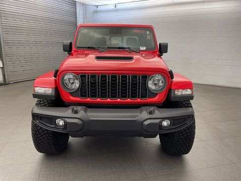 New 2025 Jeep Gladiator Sport image 9