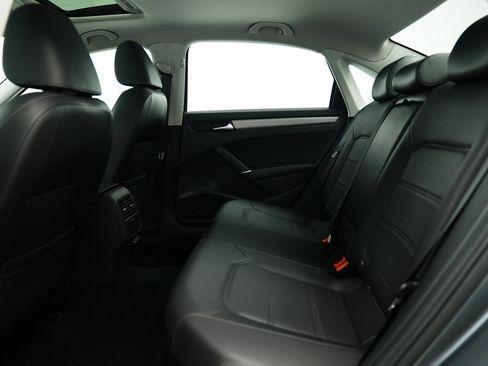 Used 2022 Volkswagen Passat 2.0T SE image 32