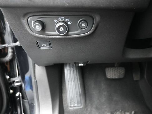 Used 2021 GMC Terrain SLT AWD/4WD image 16