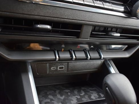 Used 2023 Chevrolet Colorado Trail Boss image 19