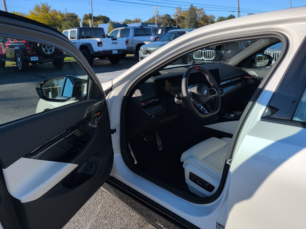 Used 2025 BMW i5 M60 w/ Dynamic Handling Package AWD/4WD image 6