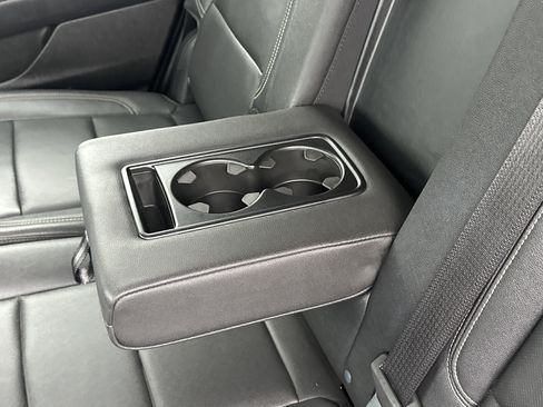 Used 2023 GMC Yukon SLT image 14