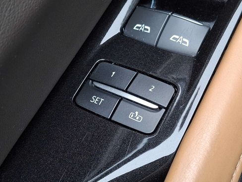 Used 2021 Cadillac Escalade Premium Luxury AWD/4WD image 25