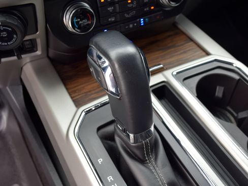 Used 2019 Ford F150 Lariat w/ Equipment Group 502A Luxury AWD/4WD image 10