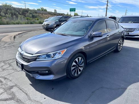 Used 2017 Honda Accord Hybrid Sedan image 2