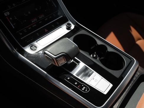 Certified 2023 Audi Q8 Prestige w/ Prestige Package AWD/4WD image 18