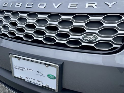 Used 2025 Land Rover Discovery S AWD/4WD image 34