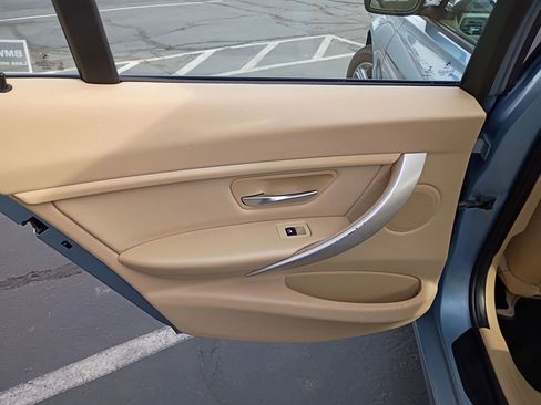 Used 2014 BMW 320i xDrive Sedan AWD/4WD image 18