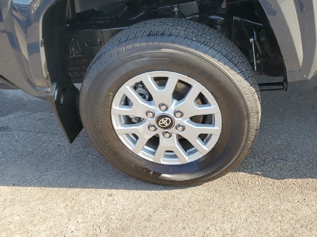 Used 2024 Toyota Tacoma SR5 AWD/4WD image 5
