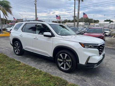 Used 2025 Honda Pilot Elite image 4