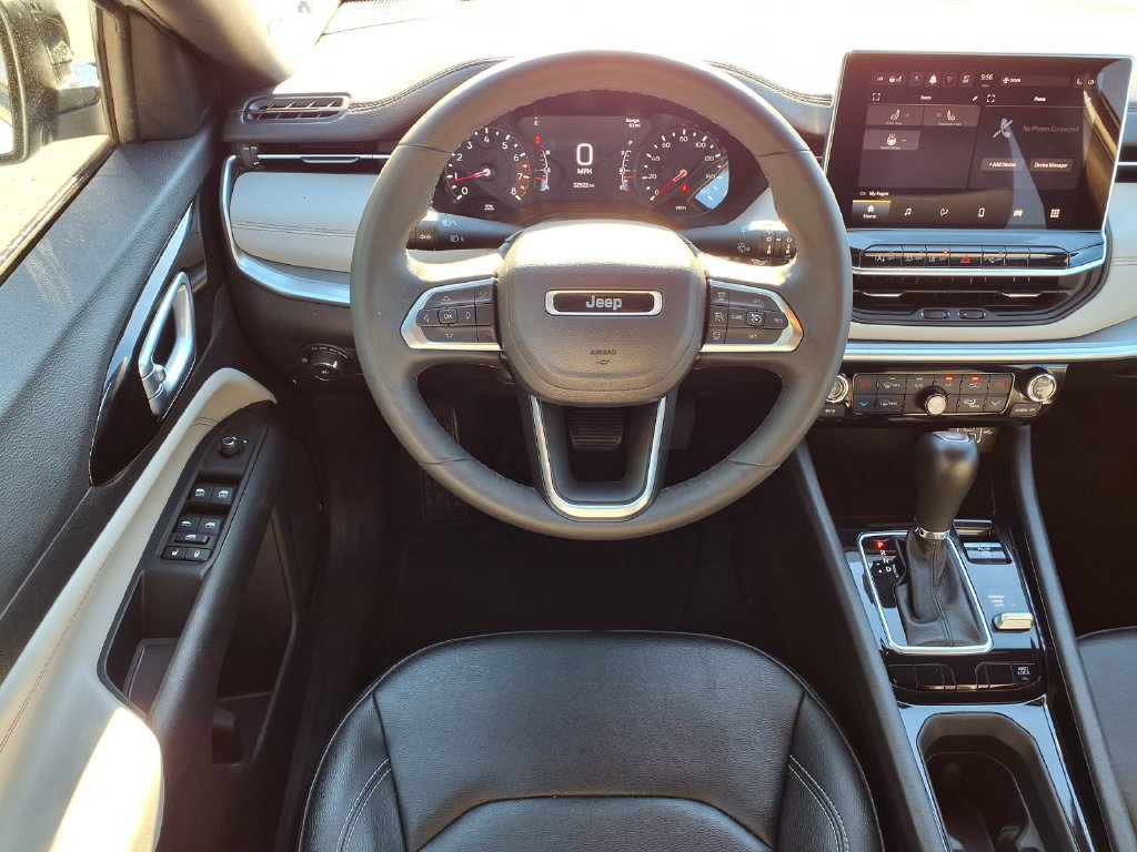 Used 2025 Jeep Compass Limited AWD/4WD image 15