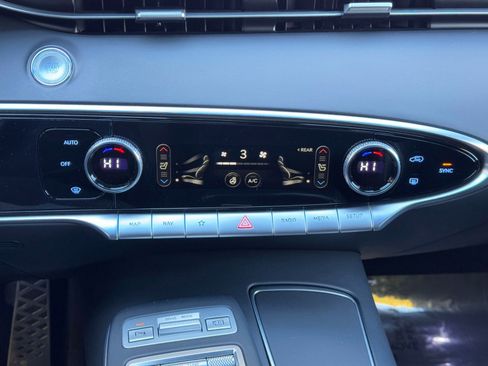 Used 2022 Genesis GV70 3.5T Sport w/ Sport Prestige Package image 33