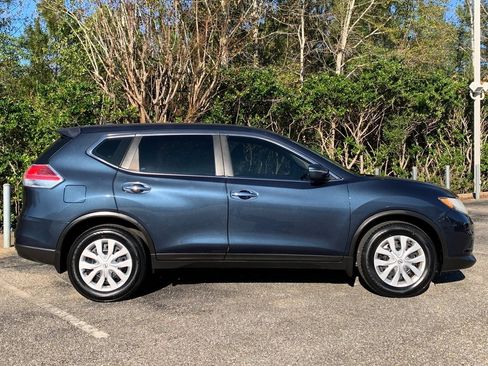 Used 2015 Nissan Rogue S image 3