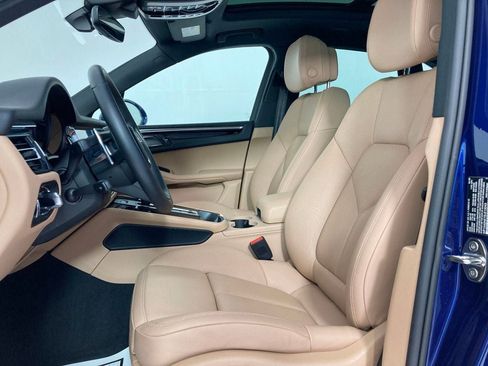 Certified 2025 Porsche Macan AWD image 5