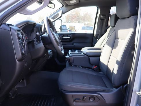 Used 2024 Chevrolet Silverado 2500 Custom w/ Custom Value Package image 3