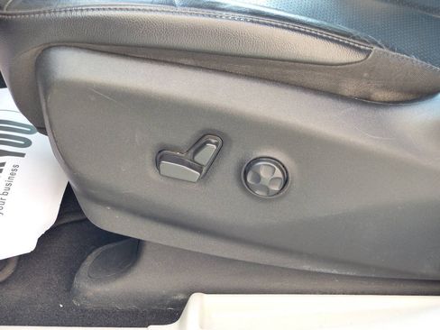 Used 2024 Chrysler Pacifica Touring-L FWD image 24