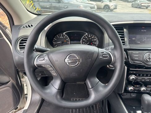 Used 2018 Nissan Pathfinder S FWD image 15