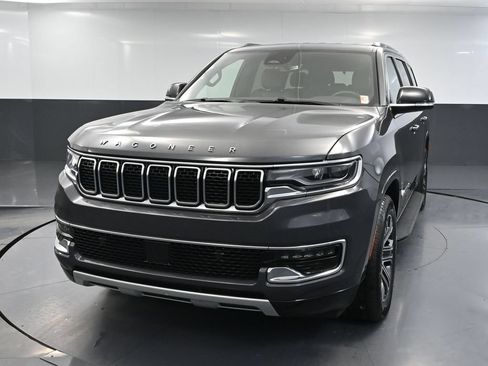 Used 2024 Jeep Wagoneer Series II w/ Flexible Seating Group AWD/4WD image 12
