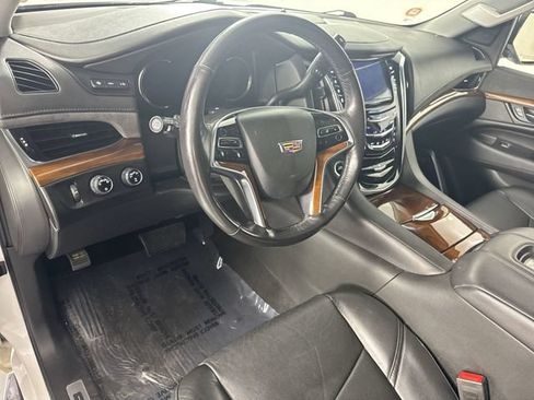 Used 2019 Cadillac Escalade ESV Luxury AWD/4WD image 24