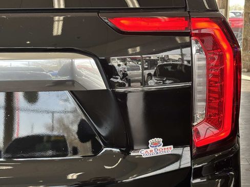 Used 2023 GMC Yukon XL Denali AWD/4WD image 12
