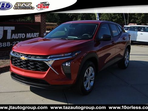 Used 2024 Chevrolet Trax LS FWD image 3