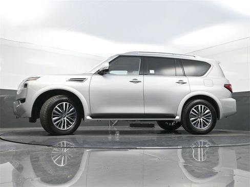 Used 2024 Nissan Armada SL w/ Captain's Chairs Package image 31