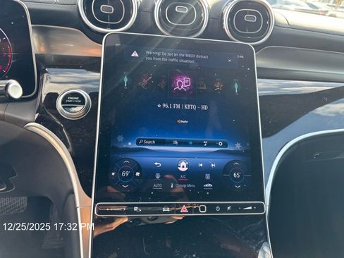 Used 2024 Mercedes-Benz GLC 300 4MATIC image 10