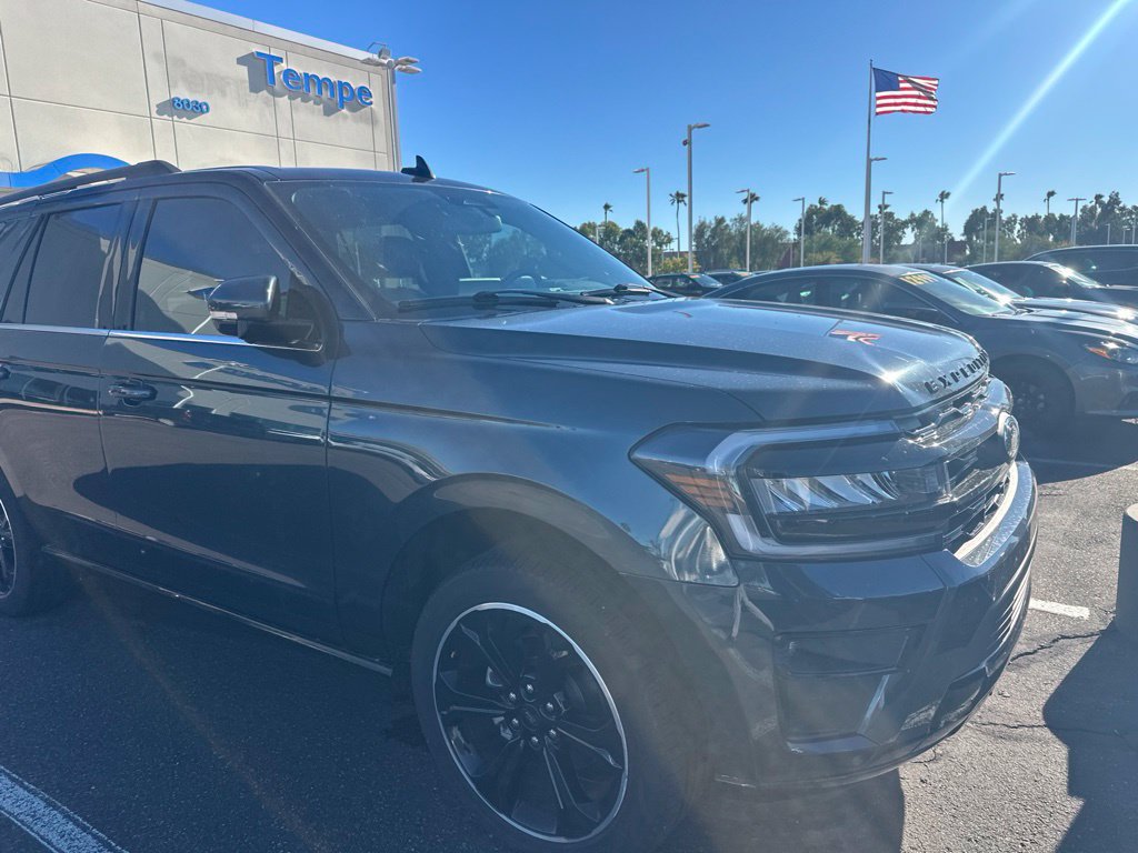 Used 2024 Ford Expedition Limited AWD/4WD image 2