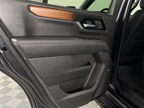 Used 2025 GMC Yukon Denali RWD image 25