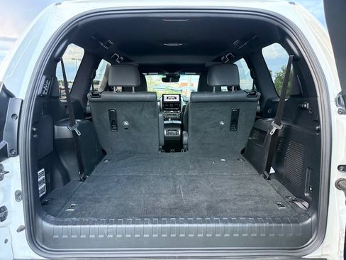 Used 2023 Lexus GX 460 Premium w/ Accessory Package AWD/4WD image 23