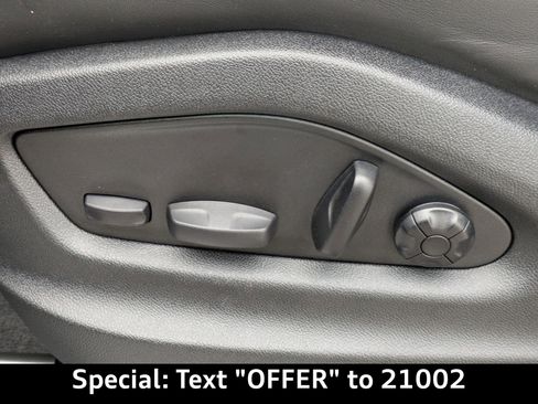 Used 2025 Porsche Cayenne image 23