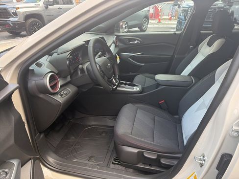 New 2026 Chevrolet Trax RS w/ Sunroof Package image 8