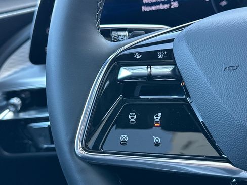 Used 2026 Cadillac Lyriq Luxury RWD image 27