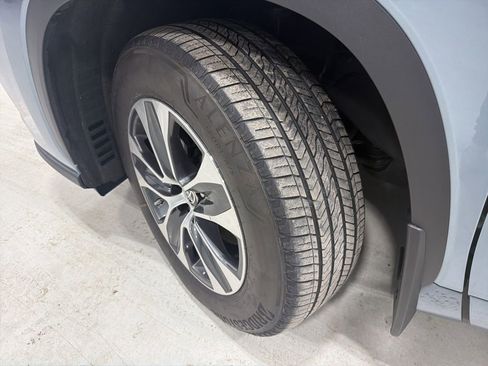 Used 2024 Toyota Highlander XLE image 20