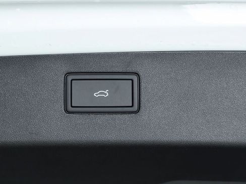 New 2026 Volkswagen Tiguan SE image 30