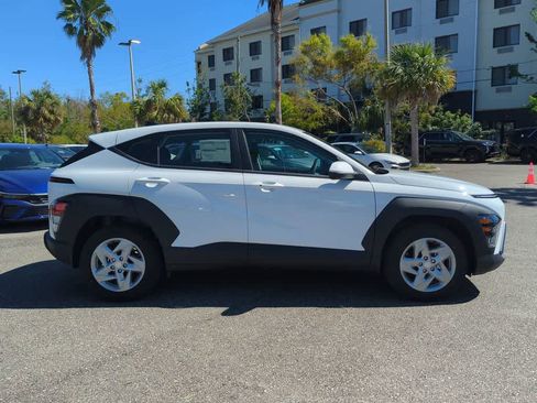 New 2025 Hyundai Kona SE image 8