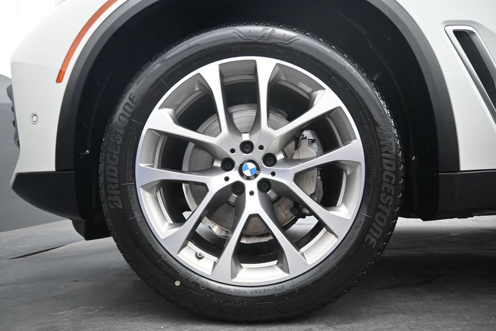 Used 2022 BMW X5 sDrive40i w/ Premium Package RWD image 4