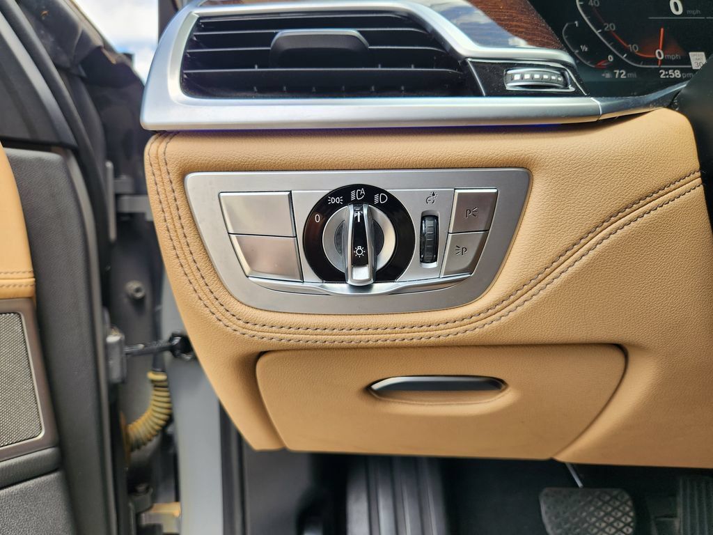Used 2022 BMW 740i w/ Premium Package RWD image 22