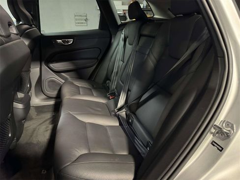 Used 2021 Volvo XC60 T5 Momentum w/ Advanced Package image 13