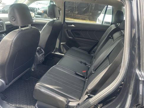 Used 2022 Volkswagen Tiguan SE w/ Panoramic Sunroof Package AWD/4WD image 25