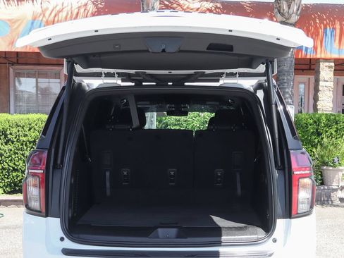 Used 2021 Chevrolet Suburban LT RWD image 8