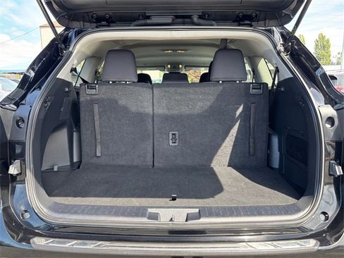 Used 2023 Toyota Highlander LE image 30