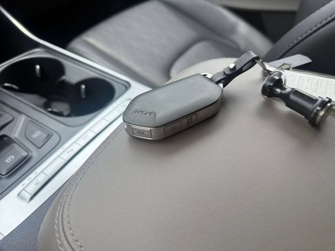 Used 2026 Kia Carnival FWD image 18